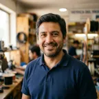Fotografía de perfil de Luis Briones, autor técnico en HogarTV.cl